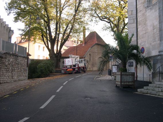  devant la cathédrale Saint-Jean